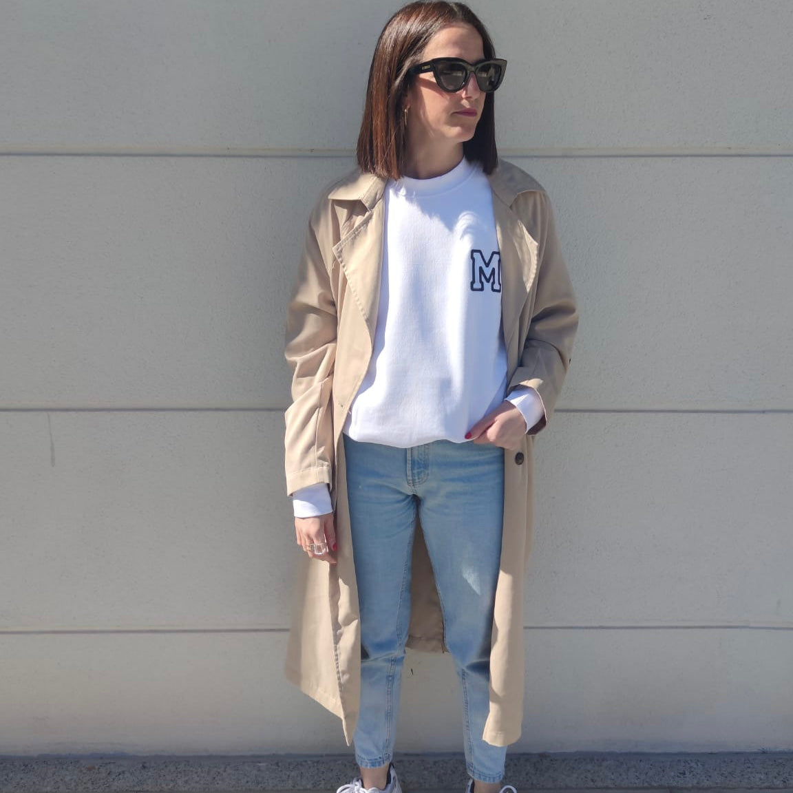 SUDADERA CUELLO REDONDO BLANCO INICIAL BORDADA