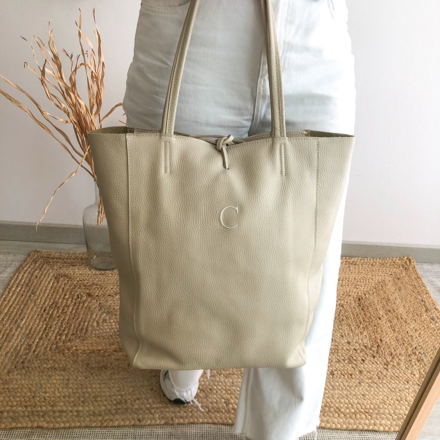 Bolso grande piel beige personalizado iniciales bordadas