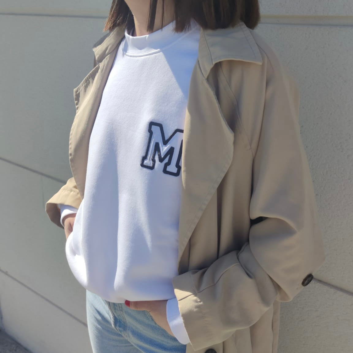 SUDADERA CUELLO REDONDO BLANCO INICIAL BORDADA