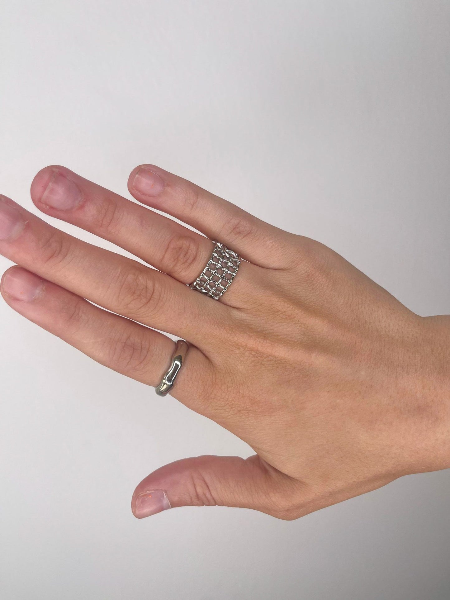 ANILLO ACERO CUADROS PLATEADO