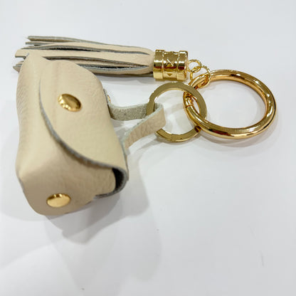 CHARM MONEDERO Y POMPÓN PIEL