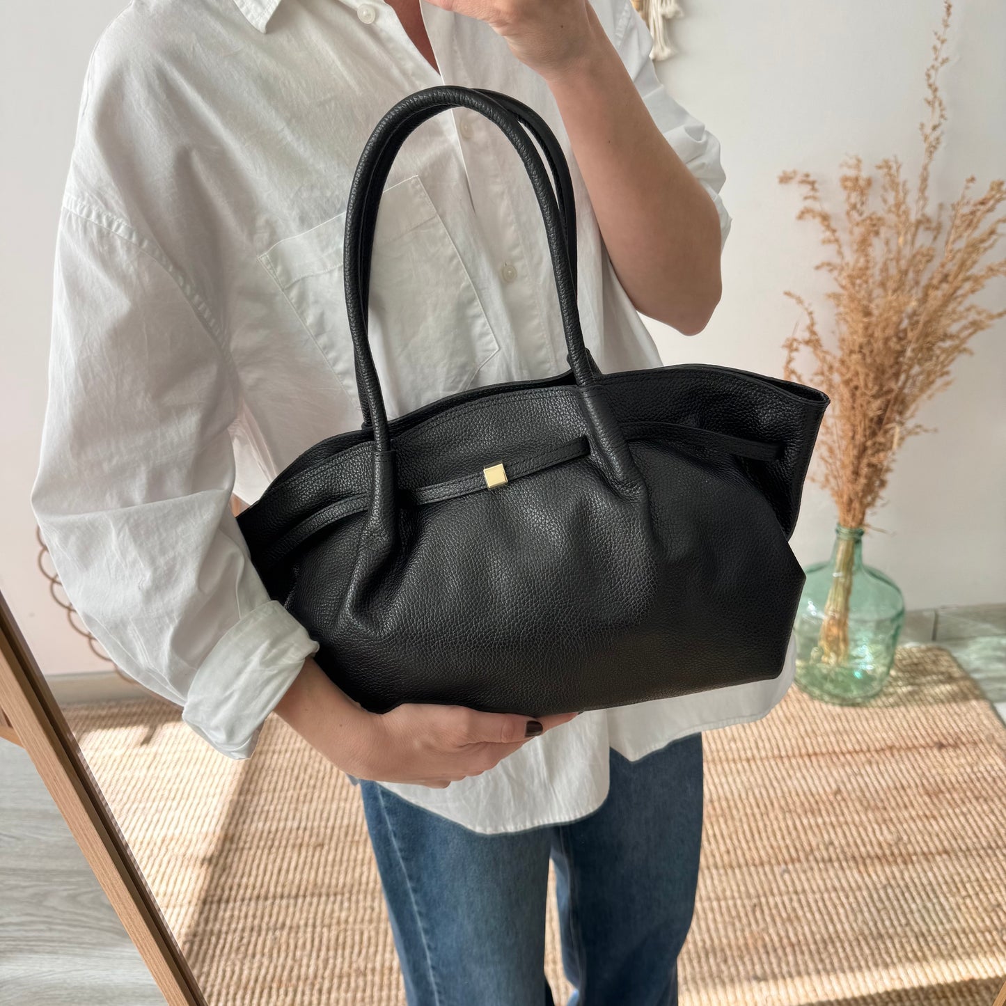 Bolso saco estructurado negro