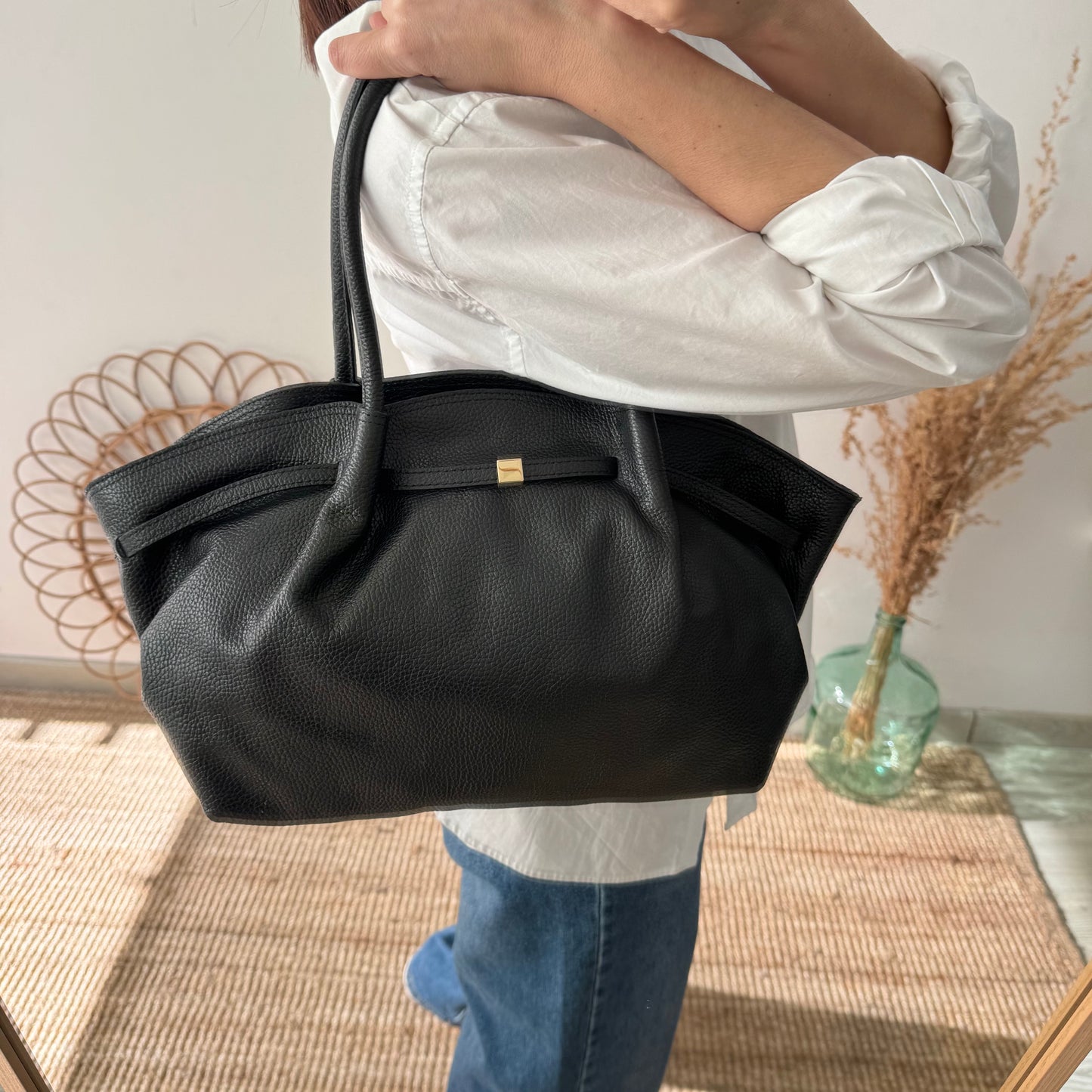 Bolso saco estructurado negro