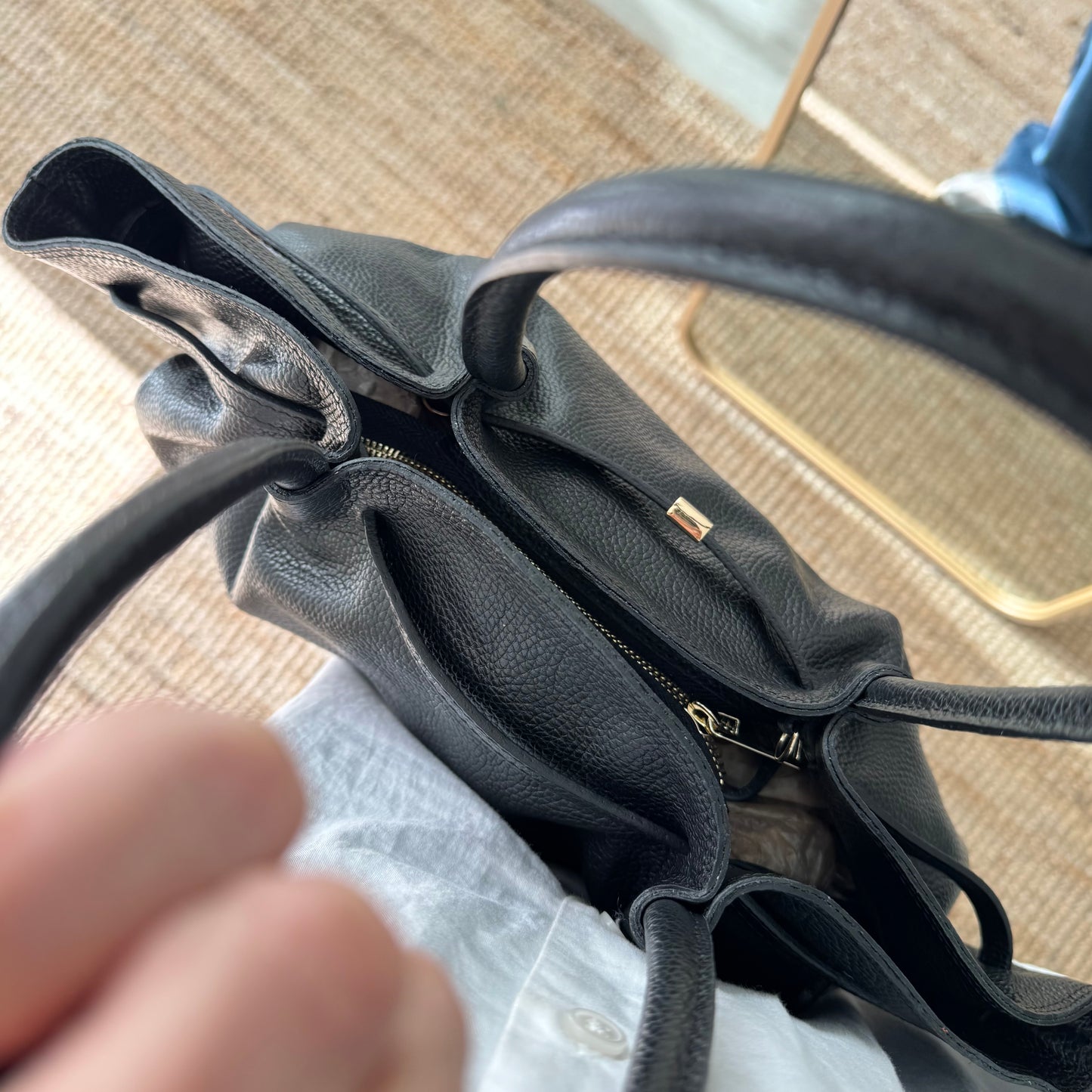 Bolso saco estructurado negro