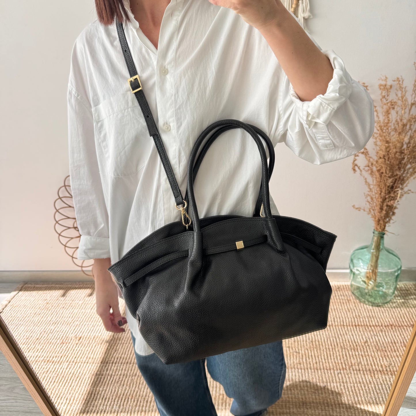 Bolso saco estructurado negro