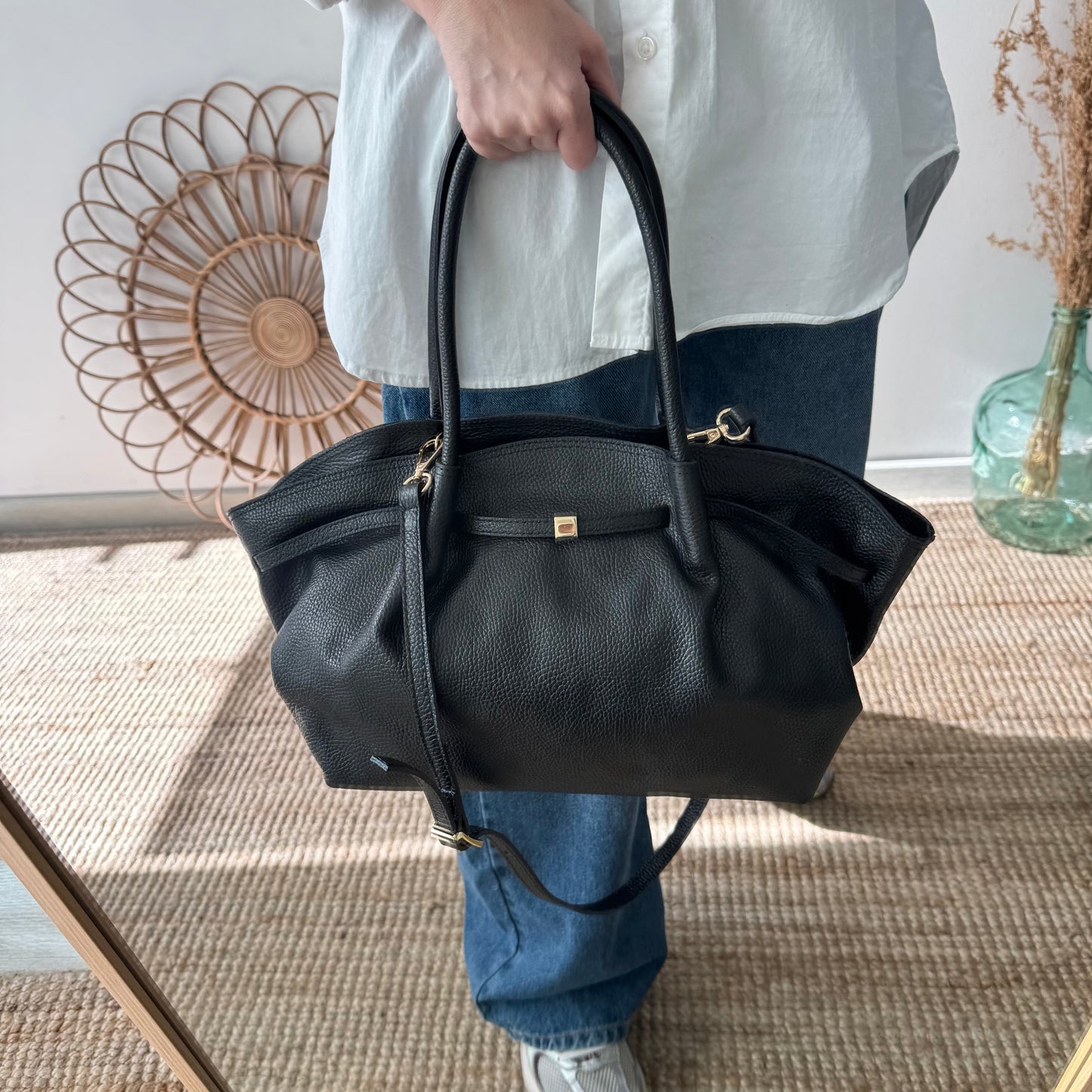 Bolso saco estructurado negro