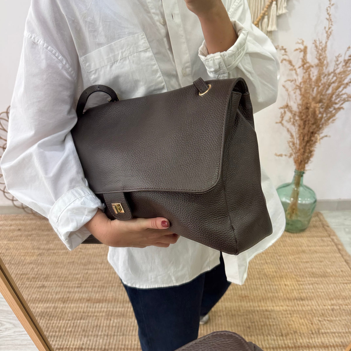 Bolso maxi solapa marrón chocolate