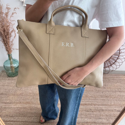 Bolso para portatil piel taupe iniciales bordadas