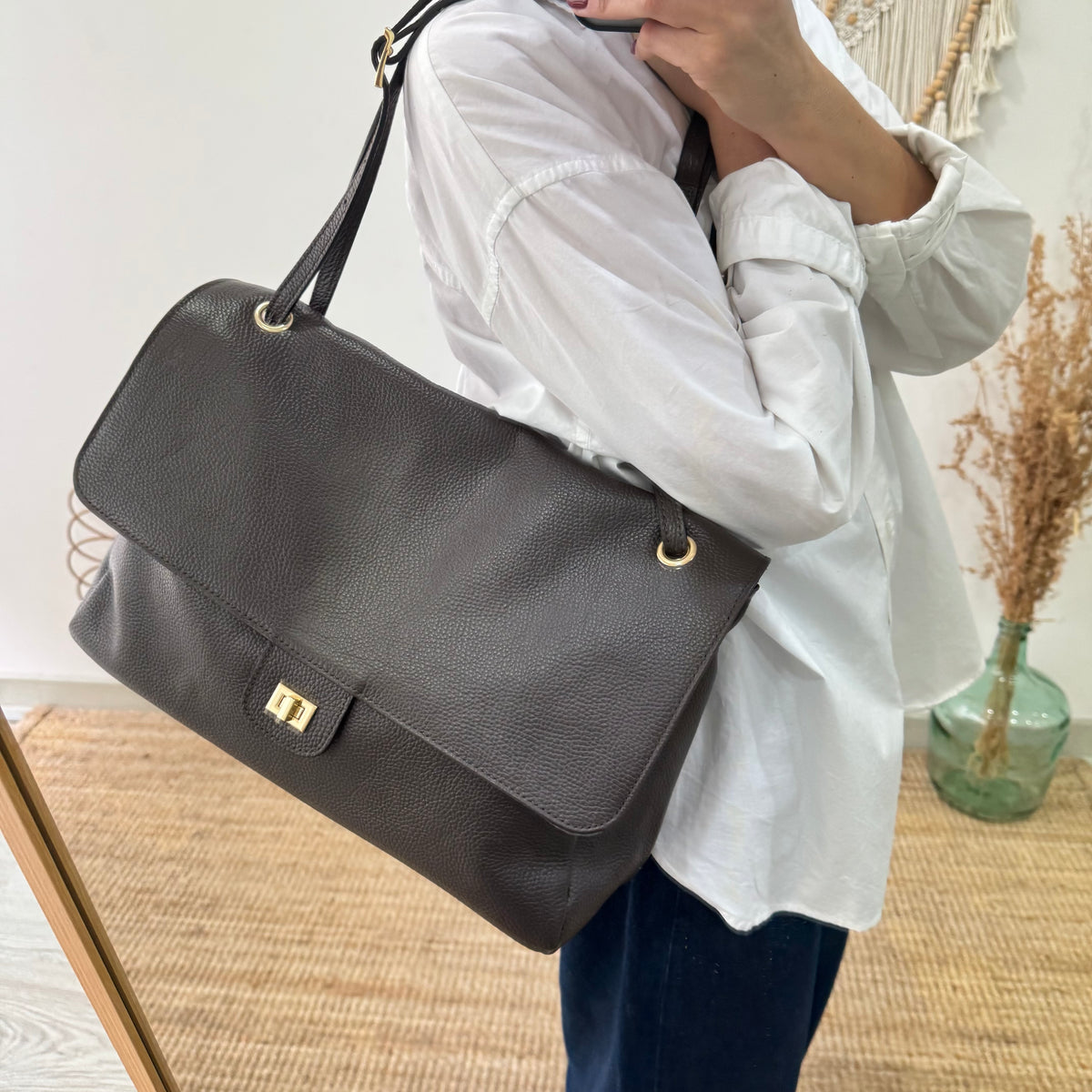 Bolso maxi solapa marrón chocolate