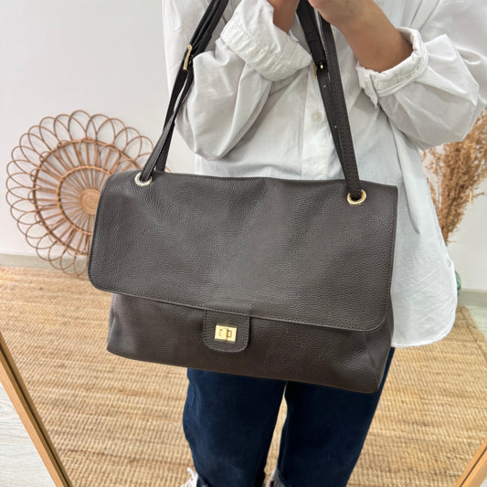 Bolso maxi solapa marrón chocolate