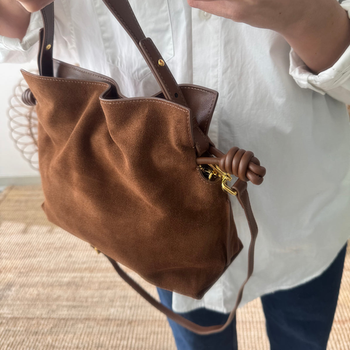 Bolso fruncido ante y piel marrón