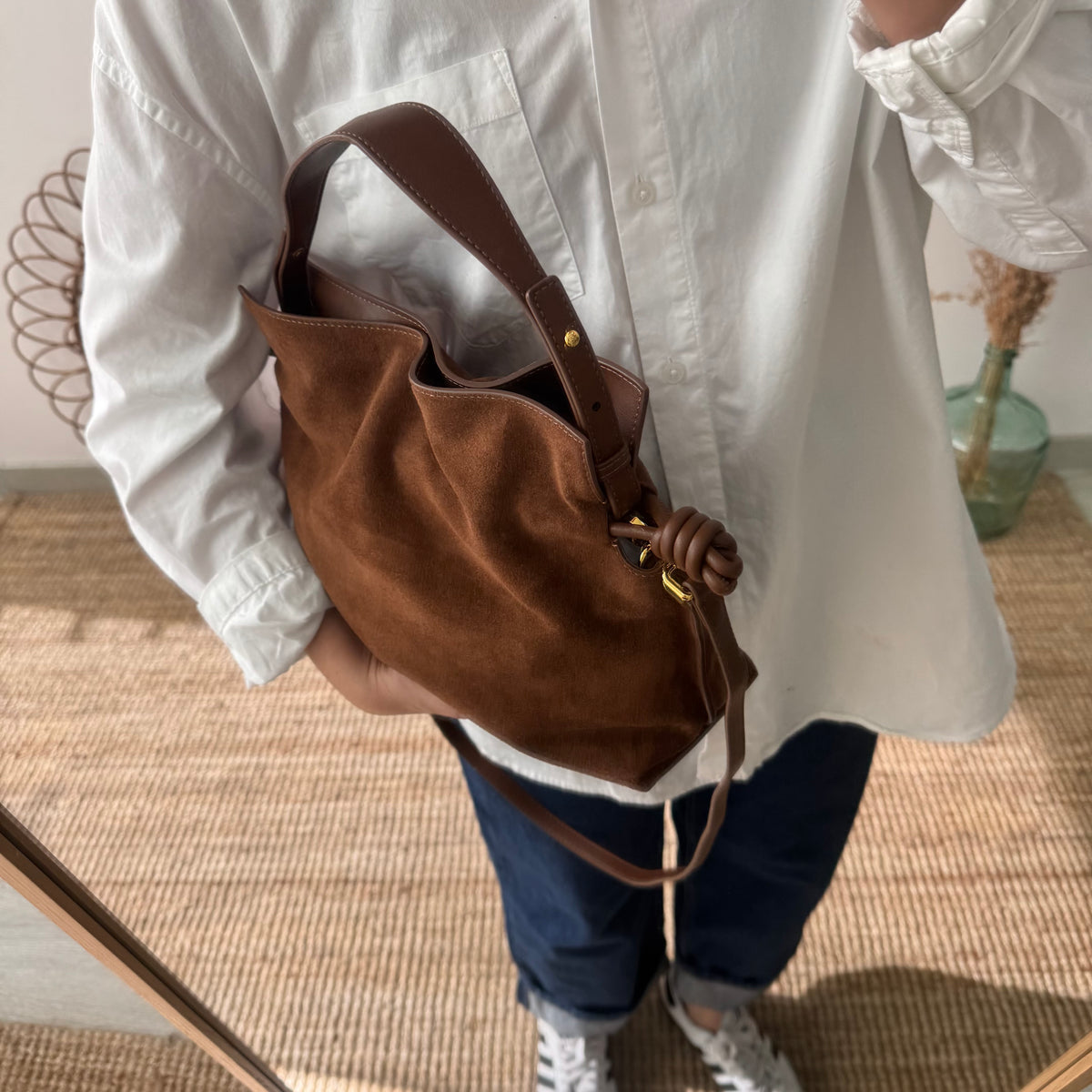 Bolso fruncido ante y piel marrón