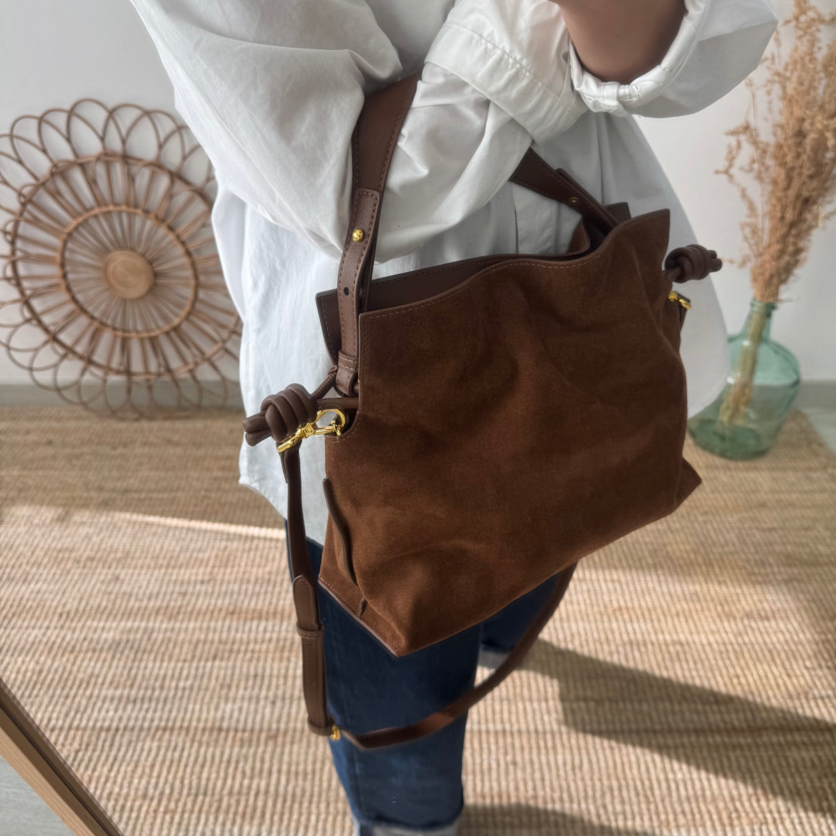 Bolso fruncido ante y piel marrón