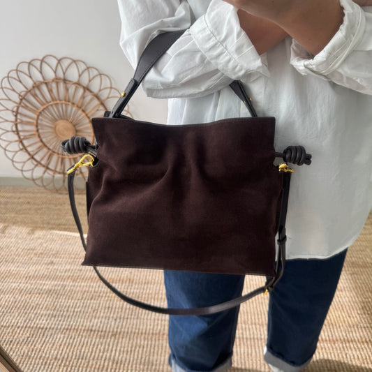Bolso fruncido ante y piel marrón chocolate
