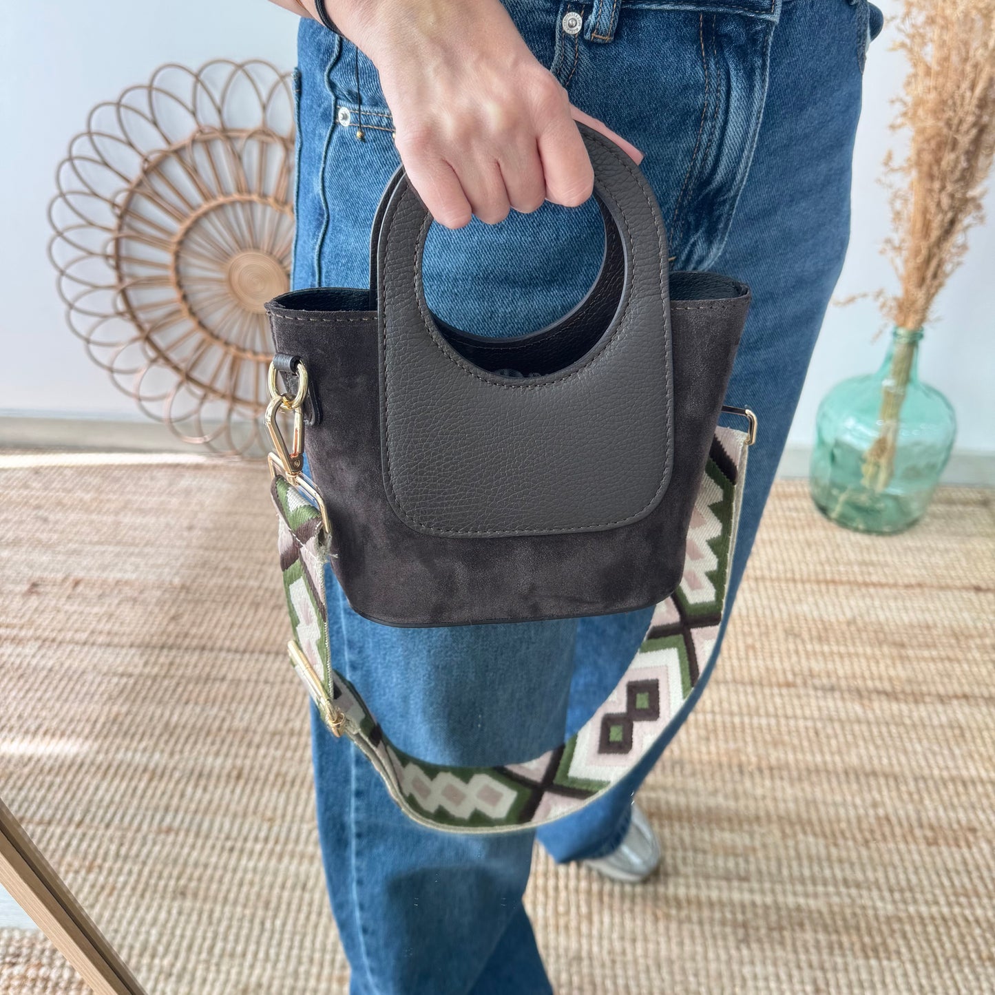 Mini Tote circular en piel y serraje marrón