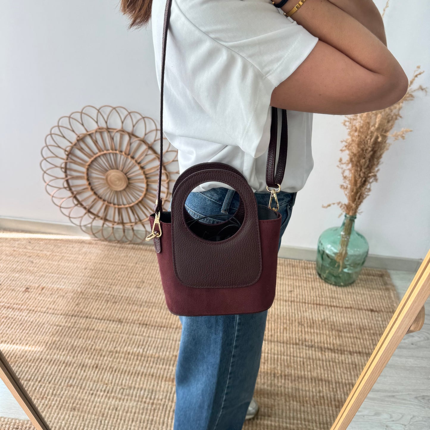 Mini Tote circular en piel y serraje granate