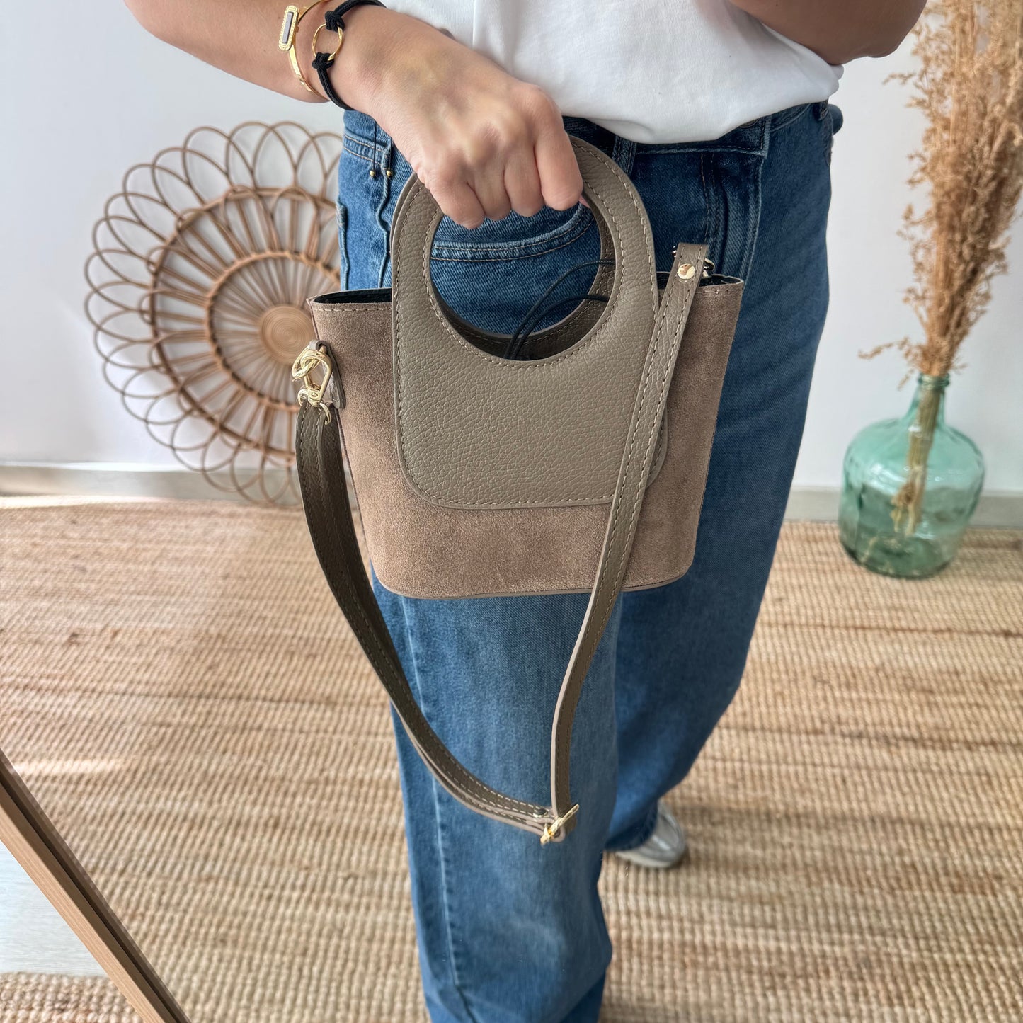 Mini Tote circular en piel y serraje taupe