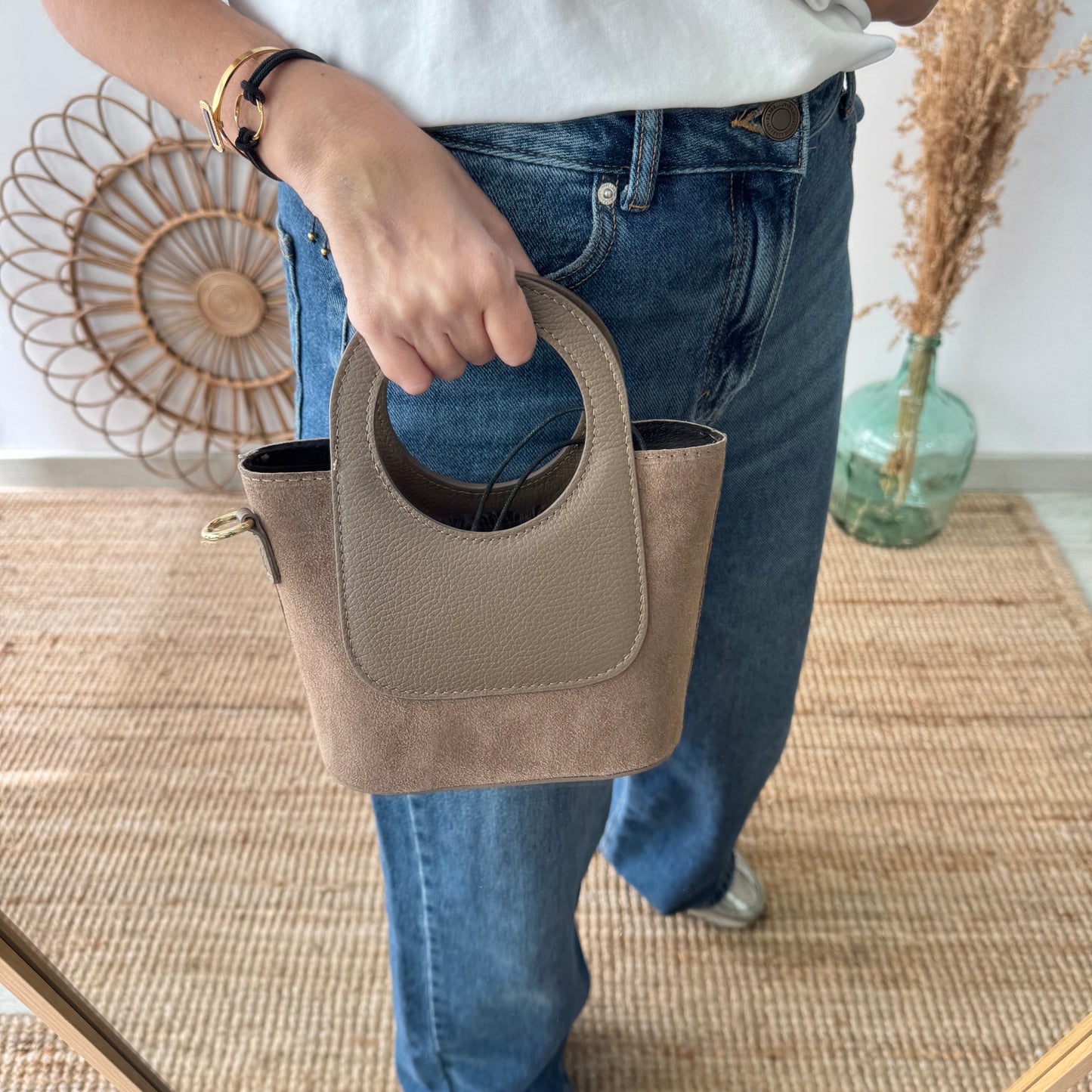 Mini Tote circular en piel y serraje taupe