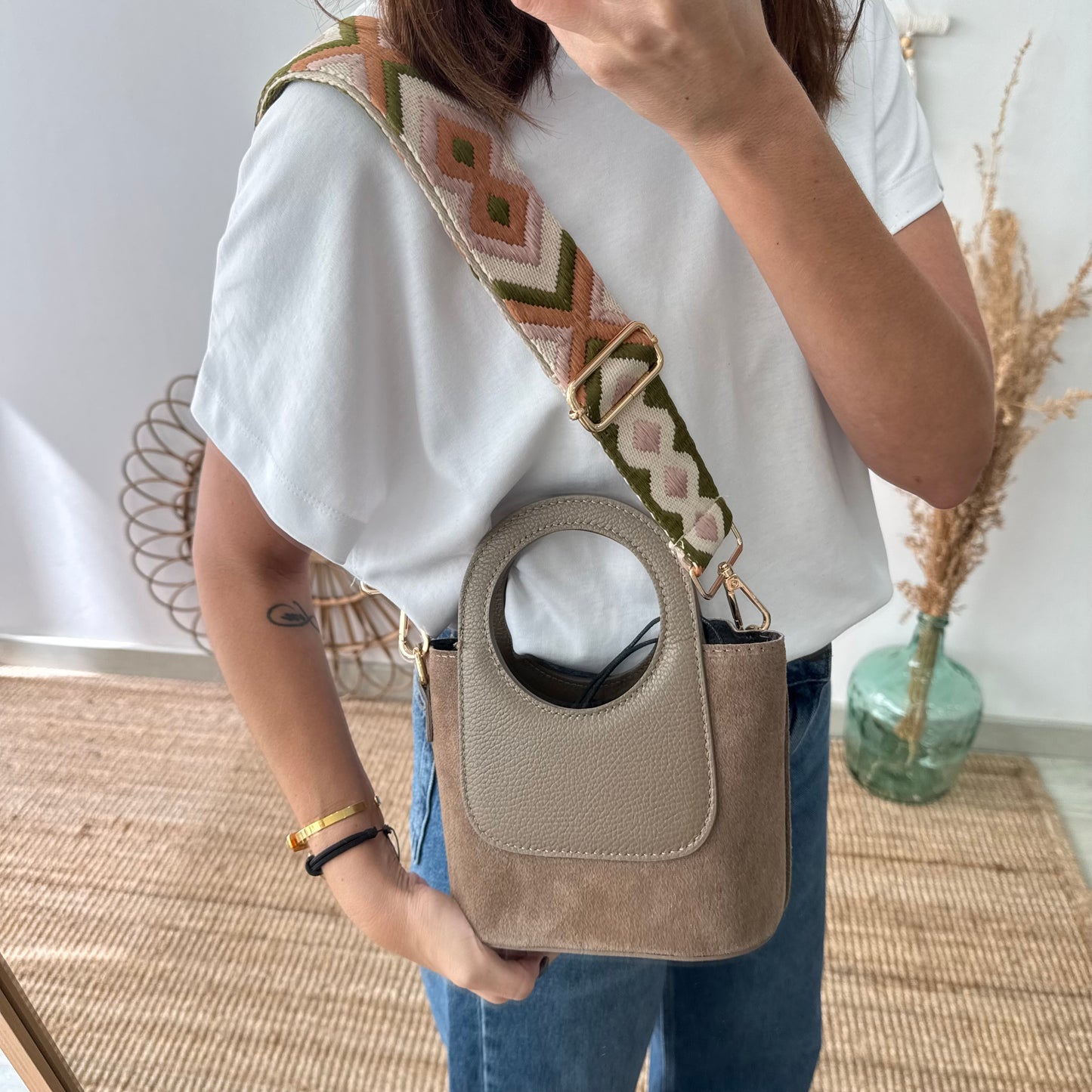 Mini Tote circular en piel y serraje taupe