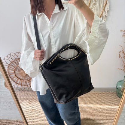 Bolso Hobo en piel y tachuelas negro