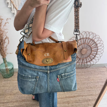 Bolso combinado denim/piel camel iniciales bordadas