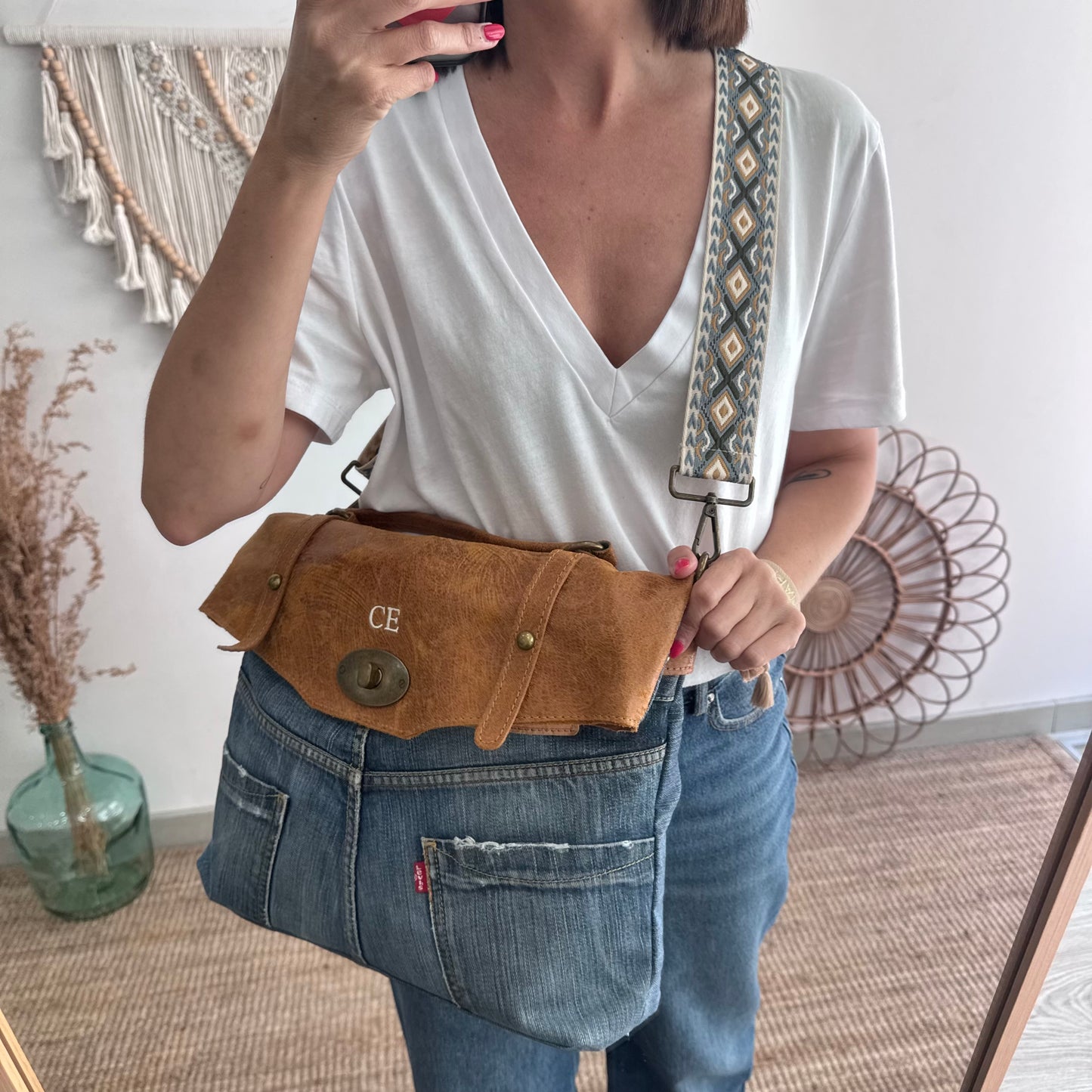Bolso combinado denim/piel camel iniciales bordadas