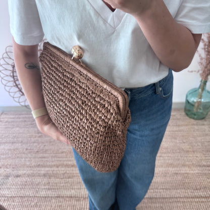 Bolso boquilla trenzado marrón