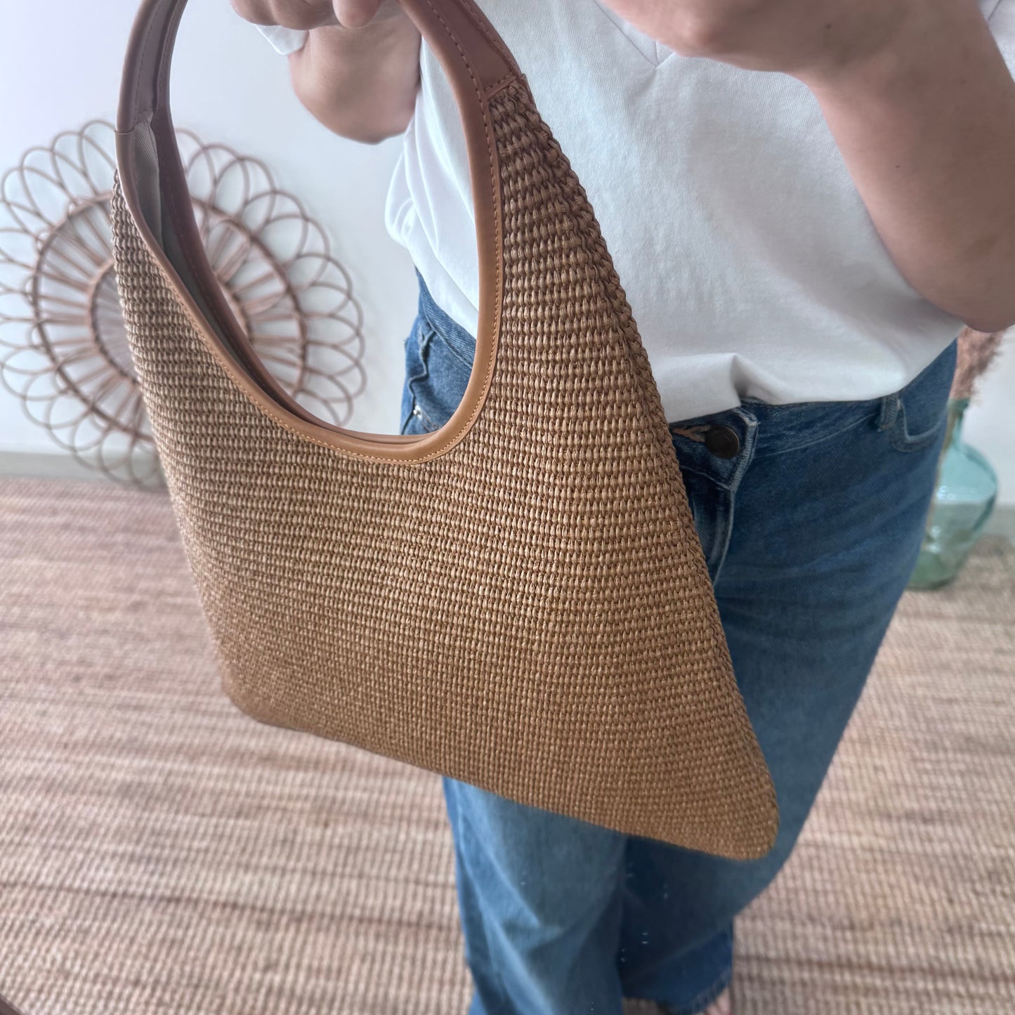 Bolso hobo combinado piel y rafia marrón claro