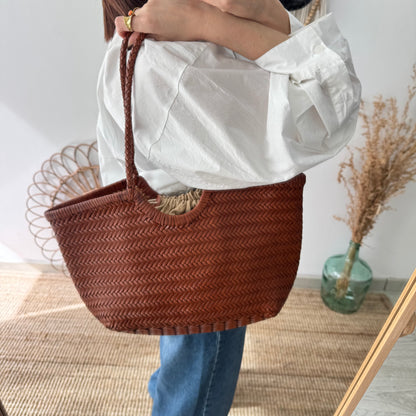 Capazo de piel trenzada camel mediano