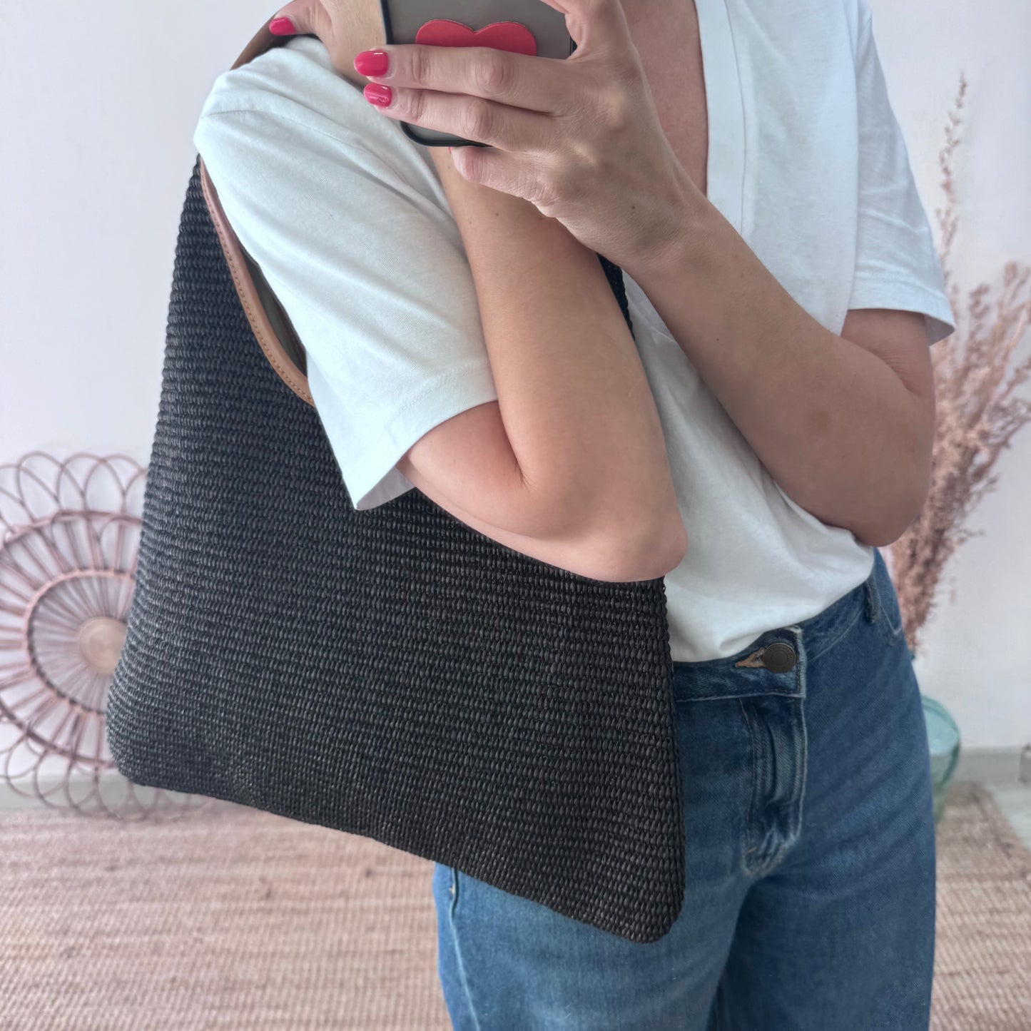 Bolso hobo combinado piel y rafia negro