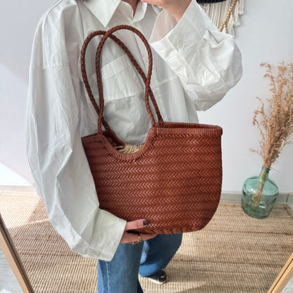 Capazo de piel trenzada camel mediano