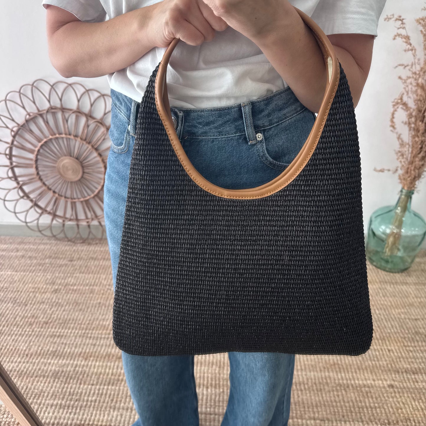 Bolso hobo combinado piel y rafia negro