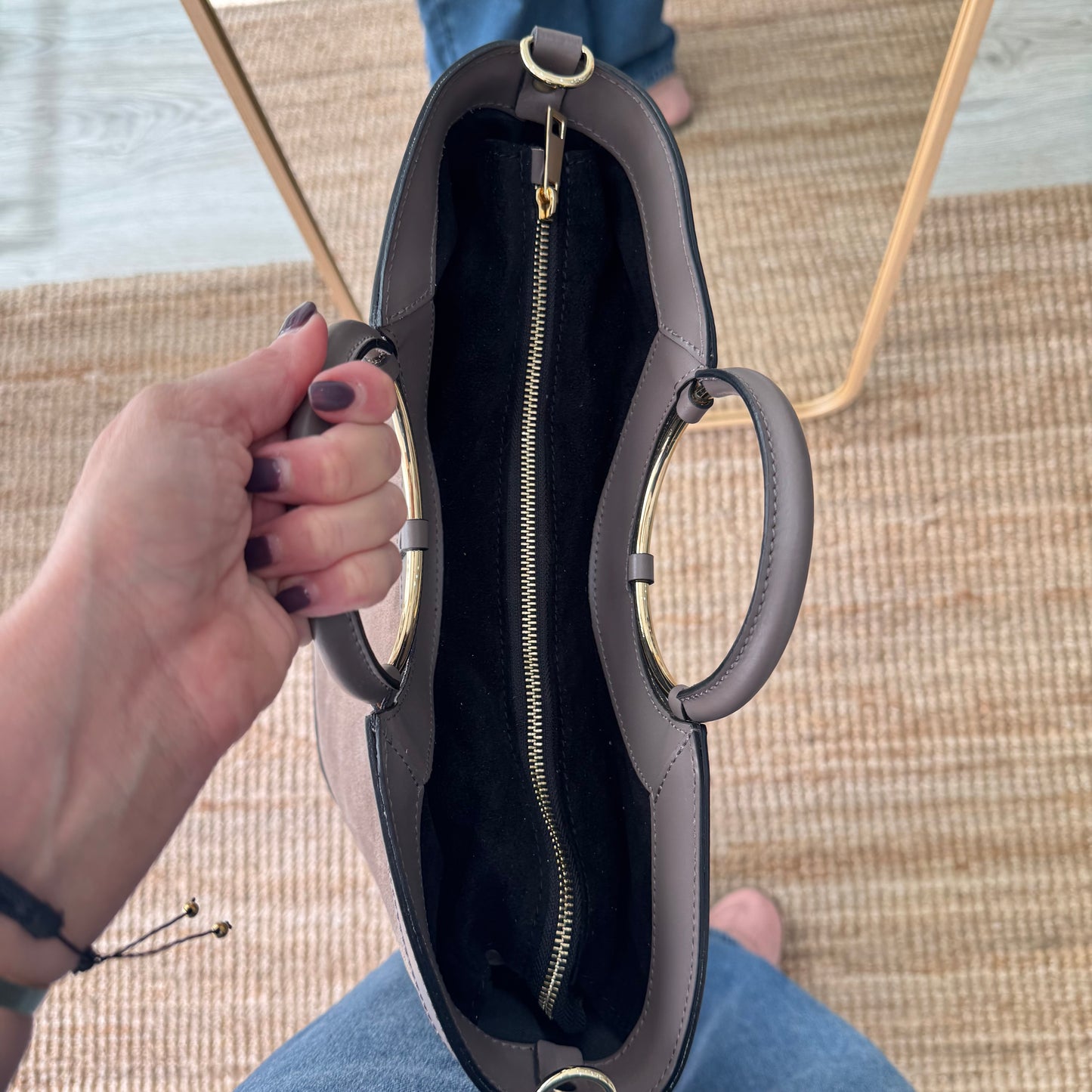 Bolso Cubo en piel y serraje taupe