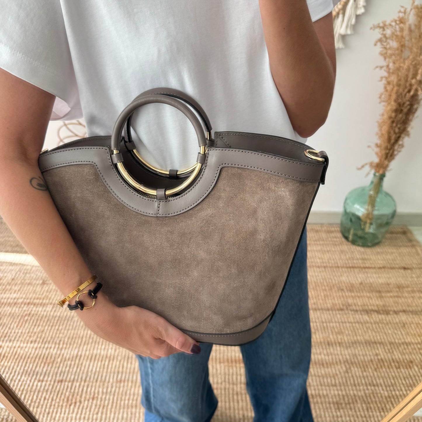 Bolso Cubo en piel y serraje taupe
