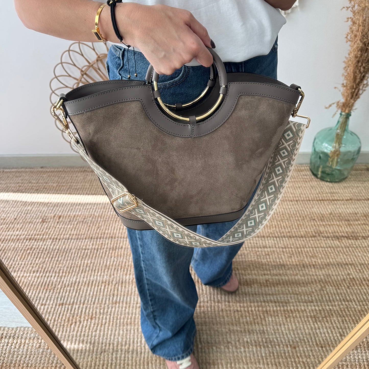 Bolso Cubo en piel y serraje taupe