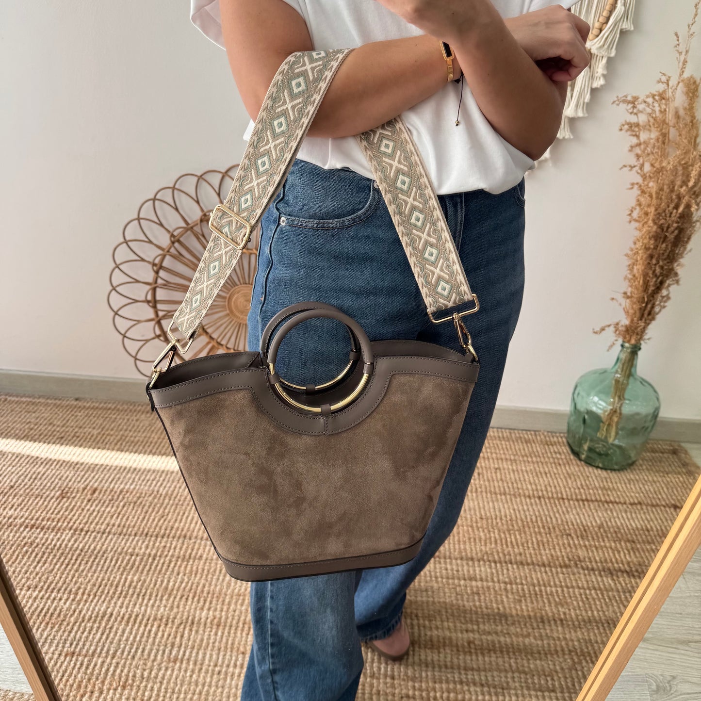 Bolso Cubo en piel y serraje taupe