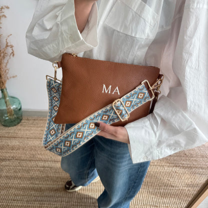 Bolso piel bandolera iniciales bordadas camel