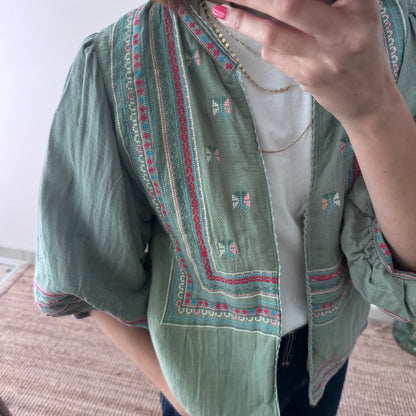Chaqueta kimono corta caqui con bordados
