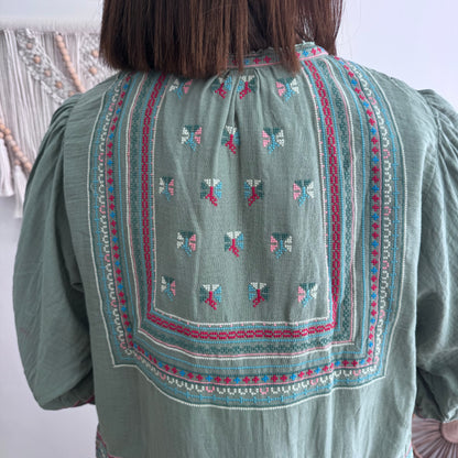 Chaqueta kimono corta caqui con bordados