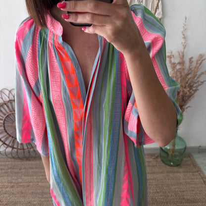 Vestido camisero estilo étnico fucsia