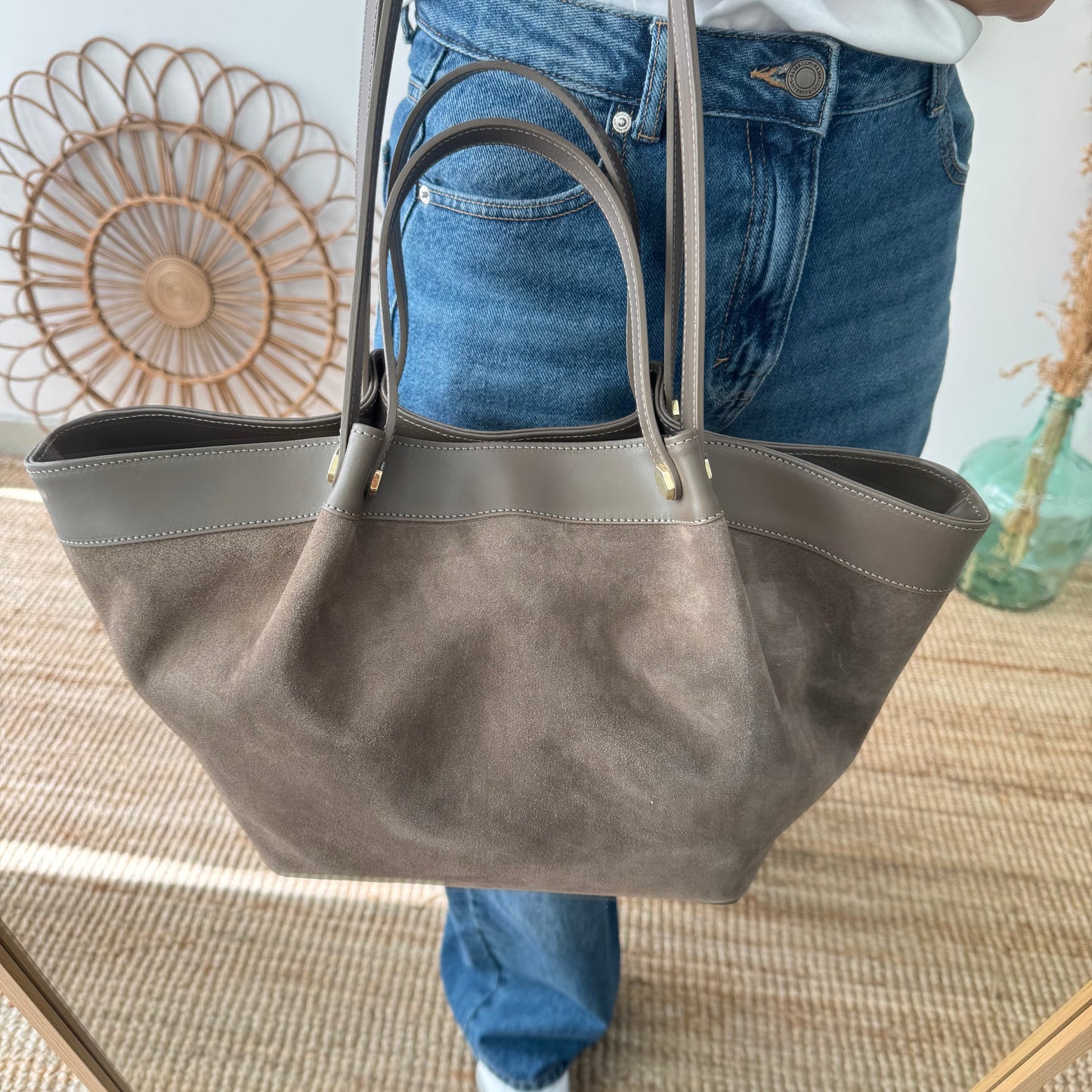 Shopper en piel y serraje taupe