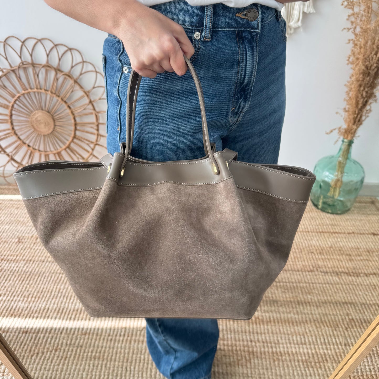 Shopper en piel y serraje taupe