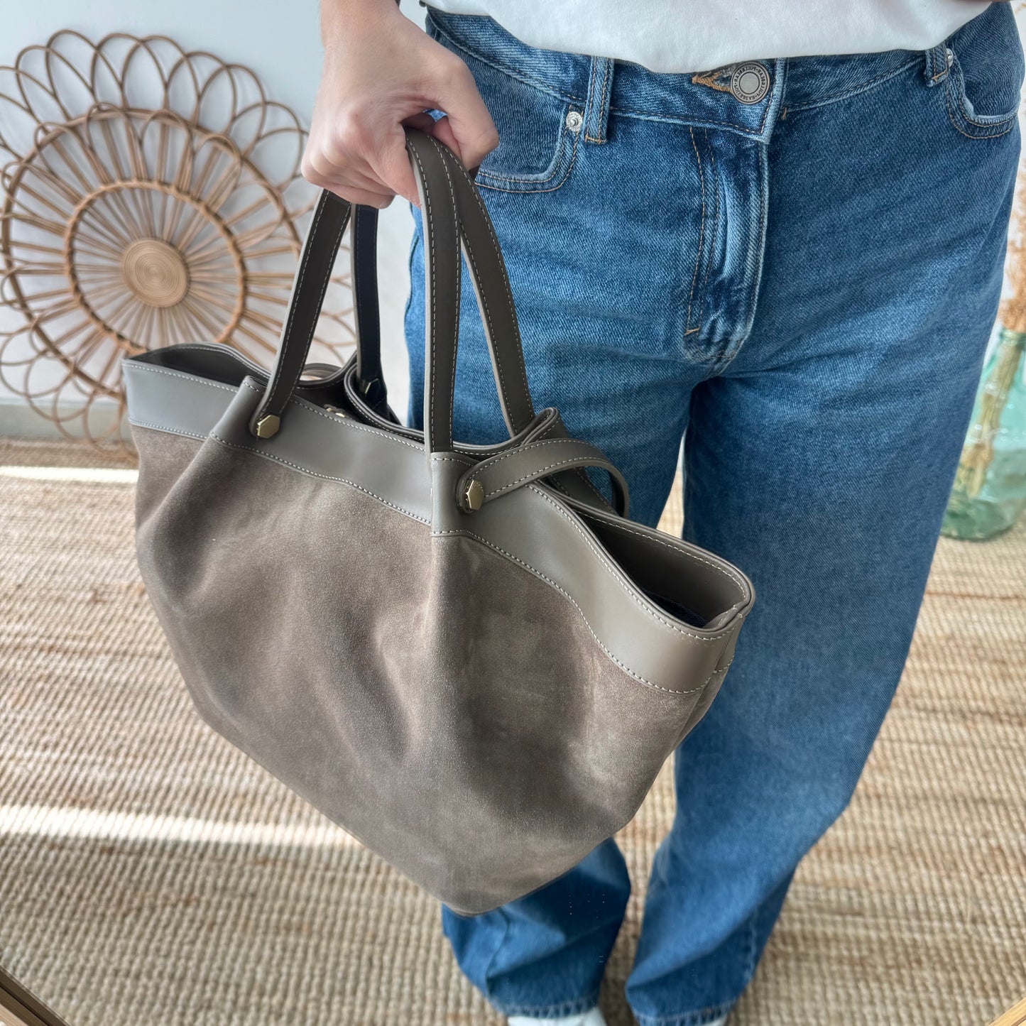 Shopper en piel y serraje taupe