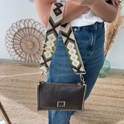 Bandolera marrón piel tachuelas doradas