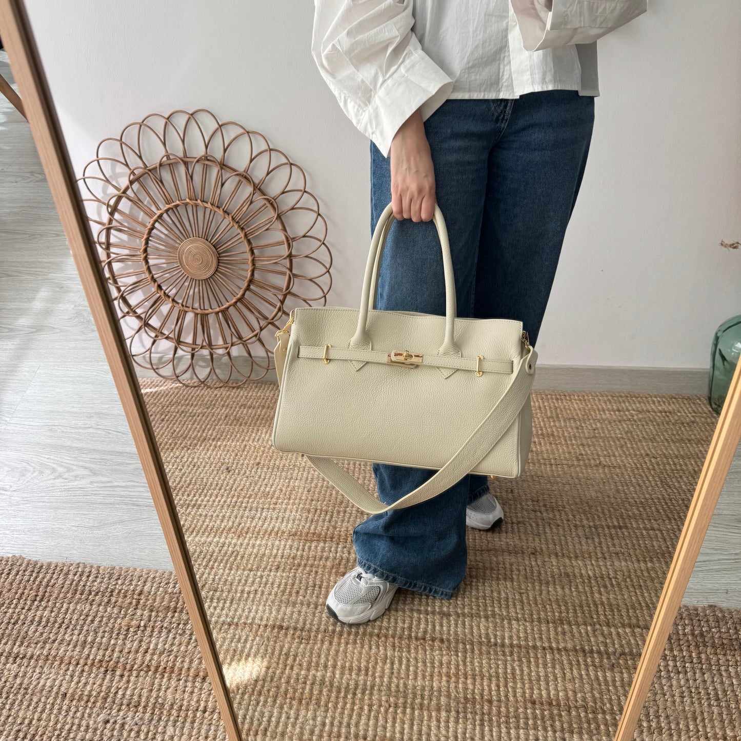 Bolso shopper beige cierre dorado