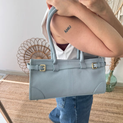 Bolso piel cierre cinturón celeste