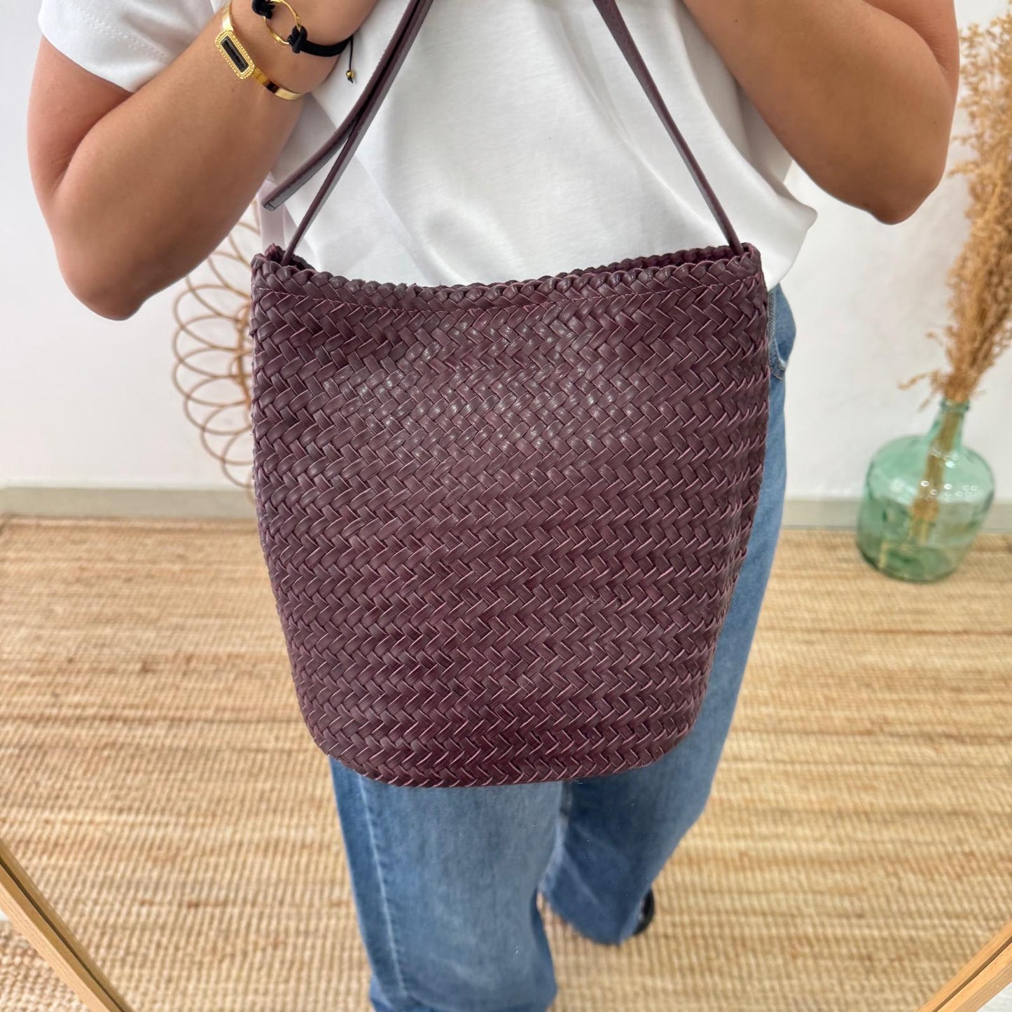 Bolso saco en piel trenzada burdeos