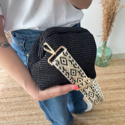 Bolso tipo clutch rafia negro cierre boquilla