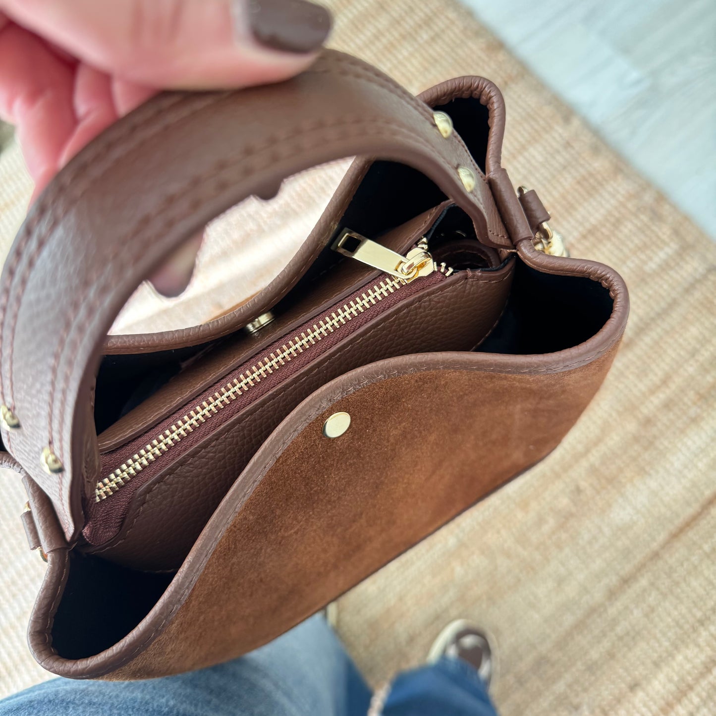 Bolso trapecio combinado serraje y piel camel