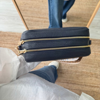 Bolso rectangular piel azul marino personalizado iniciales bordadas - Bubbleshopbcn